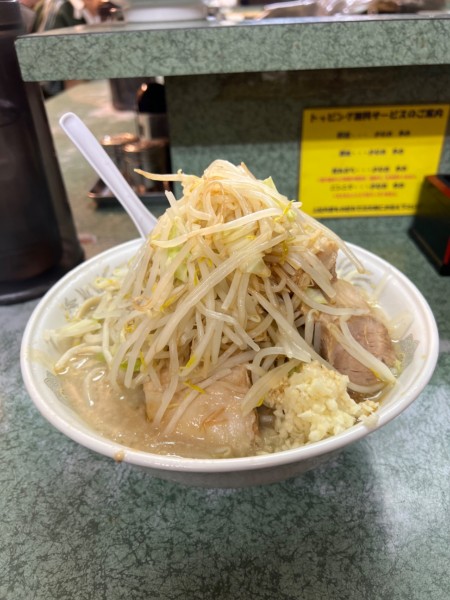 「豚入りラーメン(¥1200)」@ラーメン二郎 新宿小滝橋通り店の写真