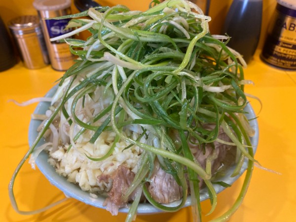 「小ラーメン＋ネギ＋生姜」@ラーメン二郎 八王子野猿街道店2の写真
