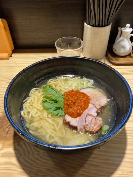 「赤丸塩ラーメン」@横濱元町 本丸亭 横浜店の写真