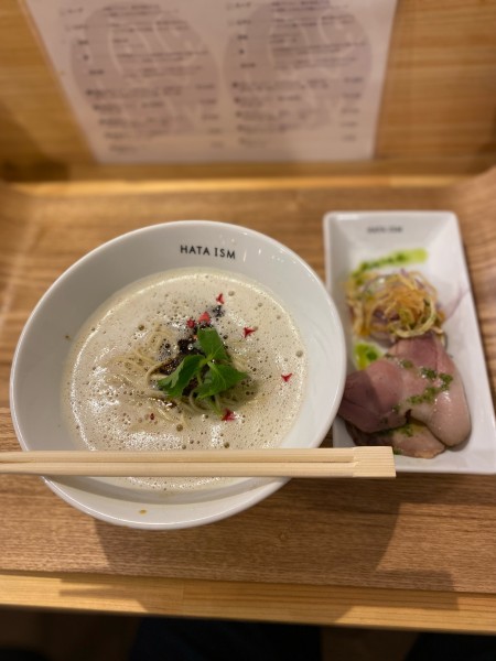 「白いラーメン」@ハタイズムの写真