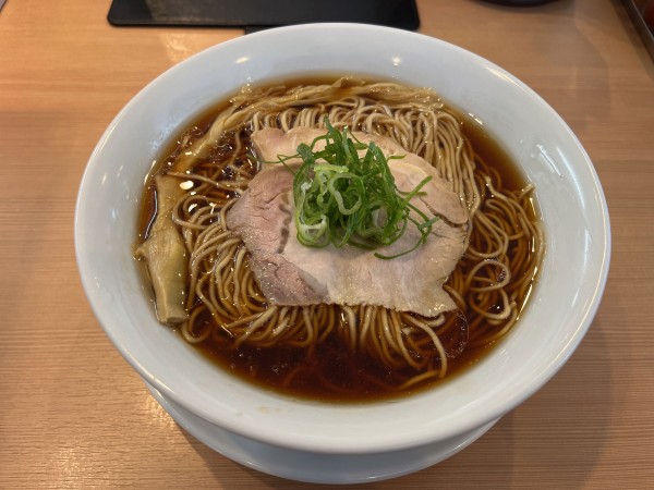 「大盛醤油らぁ麺　1,000円」@らぁ麺はやし田 南船橋店の写真