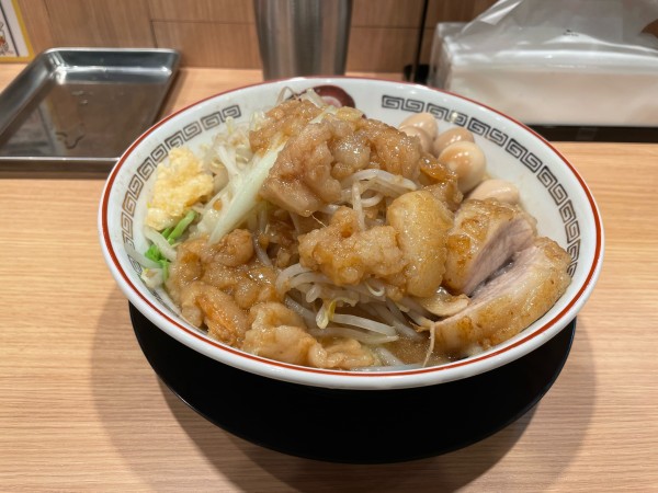 「小ラーメン + うずら5個」@豚山 八王子北野店の写真