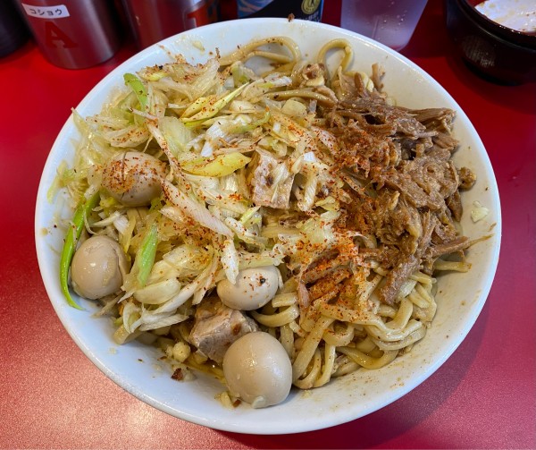 「油そば  豚2枚  バター  ネギ  エビ油  ほぐし豚  味付」@麺屋HEROの写真