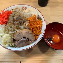 まぜそば小+生卵+紅生姜(ニンニク+アブラ+ガリマヨ+辛揚げ+