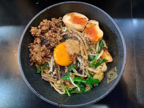 「ドラコンまぜそばDX」@まぜそば小島屋の写真