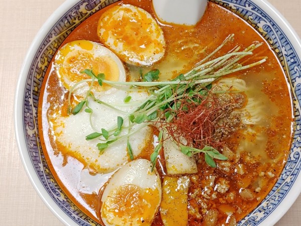 「秋の麻辣麺（中盛）＋縁たま」@与ろゐ屋の写真