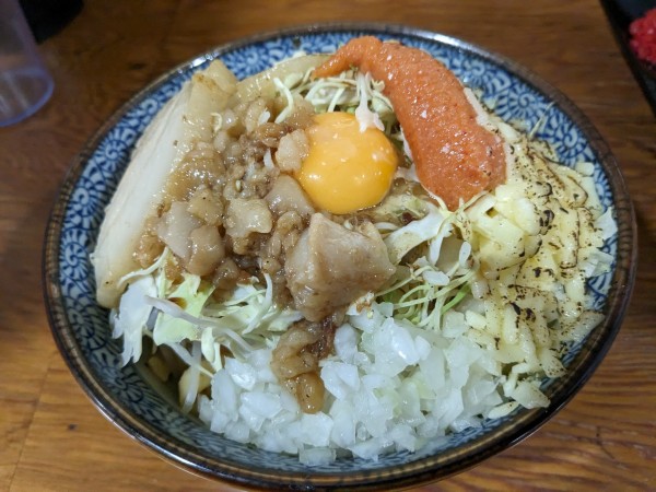 「明太チーズませそば チャーシューマシ アブラ 玉ネギ」@まぜそば さなじの写真