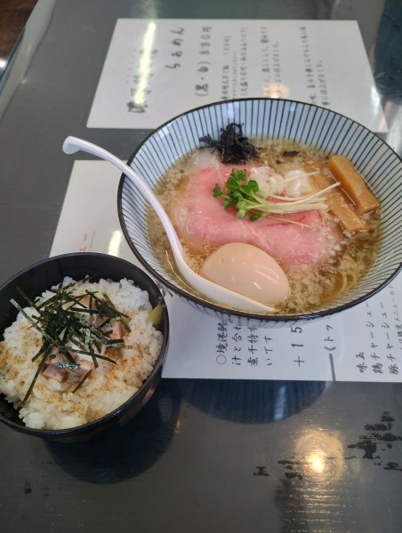 「鰹と鯵の煮干しそば(白醤油)(煮干し茶漬け)(味玉)」@ラーメン香華の写真