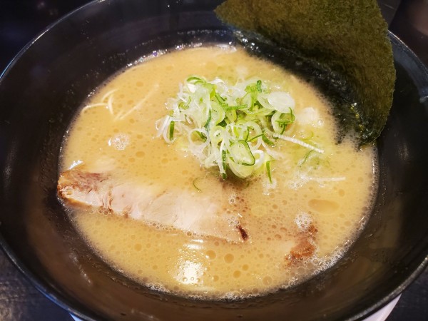 「豚骨ラーメン」@博多 鷹マルの写真