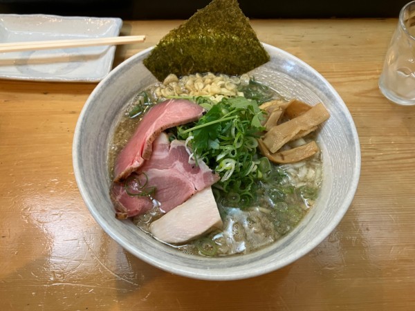 「九条ねぎたっぷり背脂いりこそば」@讃岐ラーメン 香麦の写真