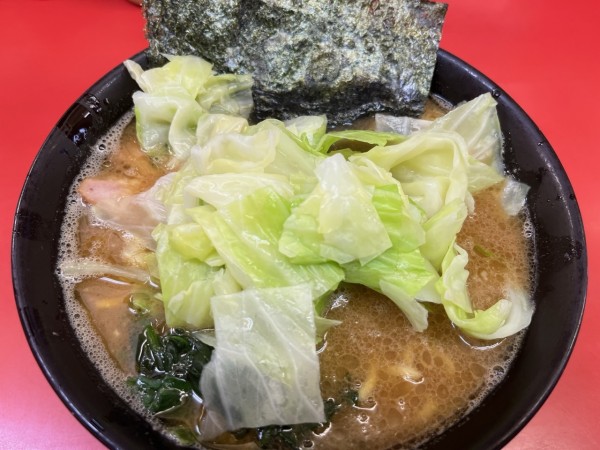 「ラーメン、固め、キャベツ」@ラーメン杉田家の写真