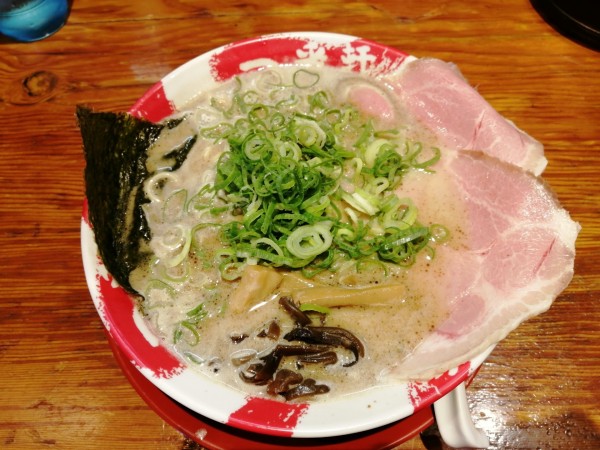 「黒豚骨(ふつう、青ねぎ)」@長浜豚骨ラーメン 一番軒 総本家の写真