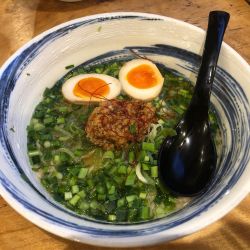 スタミナにら煮干しそば＋味玉