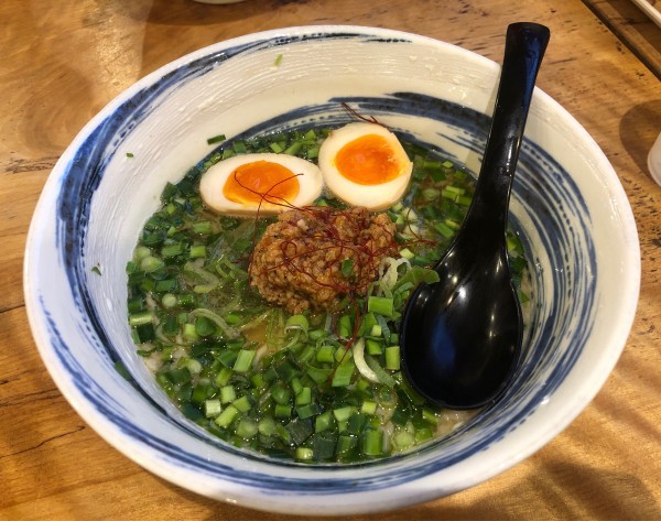 「スタミナにら煮干しそば＋味玉」@濃厚煮干しそば 麺匠 濱星 関内店の写真