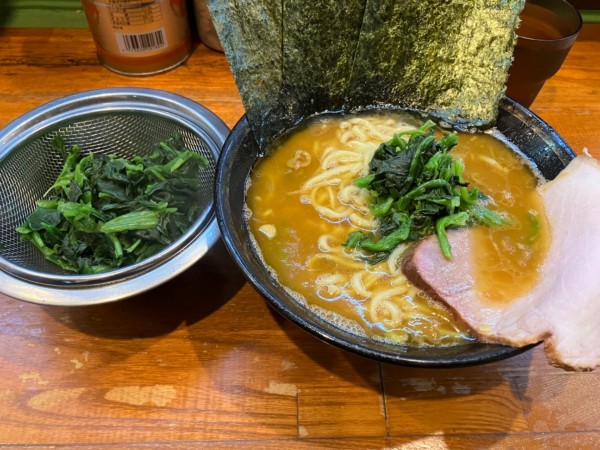 「ラーメン+ほうれん草」@末廣家の写真