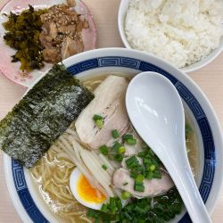 ランチメニュー Aセット (ラーメン並+半ライス+高菜・味付チャ