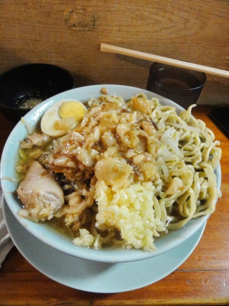 「富士丸ラーメン1050円🧄ちょい脂 生卵100円」@ラーメン富士丸 西新井大師店の写真