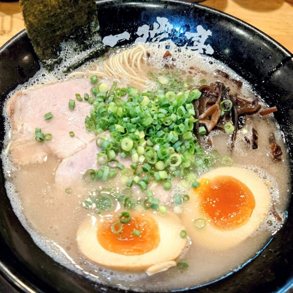 「半熟味玉ラーメン」@博多一瑞亭 三田店の写真