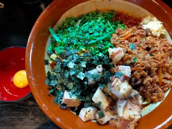 「【限定】プルー1300円+炙り角切り豚150円+生卵70円」@豚星。の写真