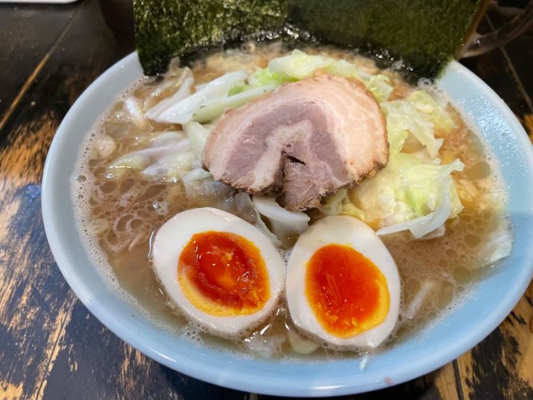 「キャベツラーメン、味玉、生」@らーめんありがた家の写真