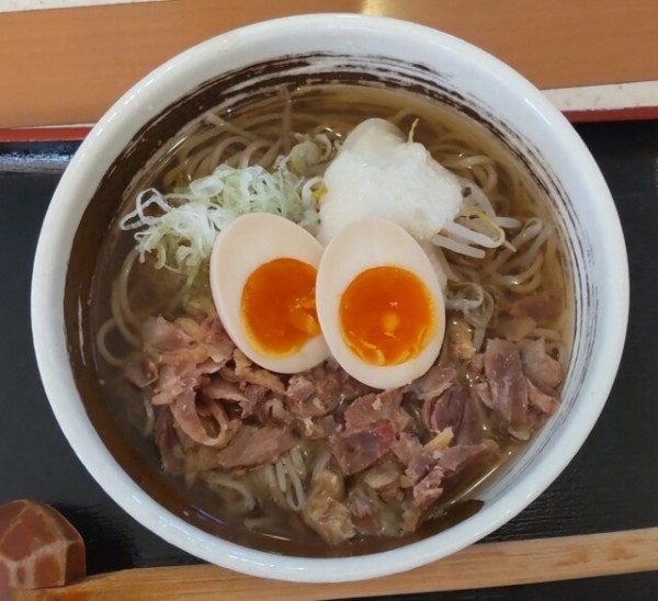 「まかないそば／肉そば味玉とろろ」@山形の肉そば屋の写真