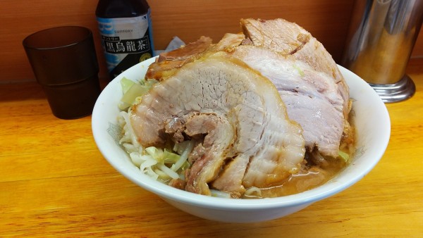 「小麺少なめ豚ダブル、ヤサイニンニクマシカラメ」@ラーメン二郎 立川店の写真