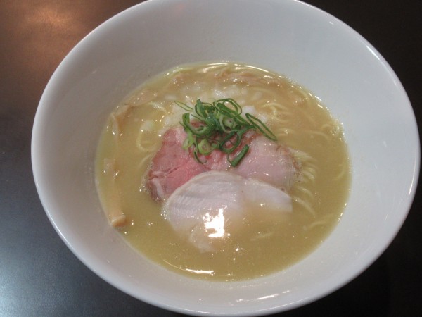 「濃厚鶏白湯（塩）（900円）」@SUPER RAMEN MAGICの写真