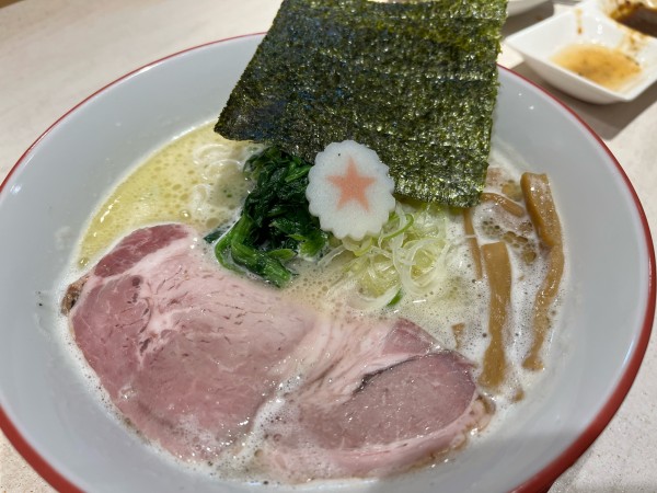 「鶏白湯塩ラーメン固め850円」@横濱中華そば 上星商店の写真