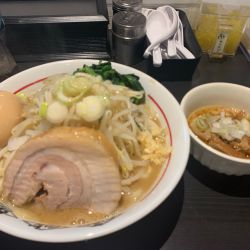 ラーメン豚入り
