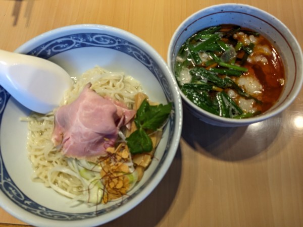 「牛シマチョウのピリ辛熱盛りつけそば」@寿製麺よしかわ 川越店の写真