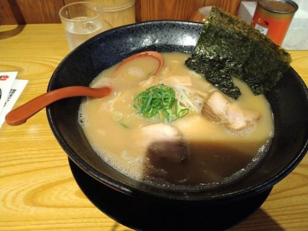 「とんこつラーメン」@老麺茶屋 豚竹林の写真