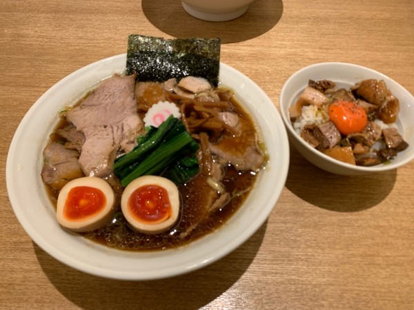 「チャーシュー麺大盛」@長岡食堂 東京ラーメン横丁店の写真