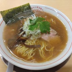 煮干しラーメン＋半チャーハン(８８０円)