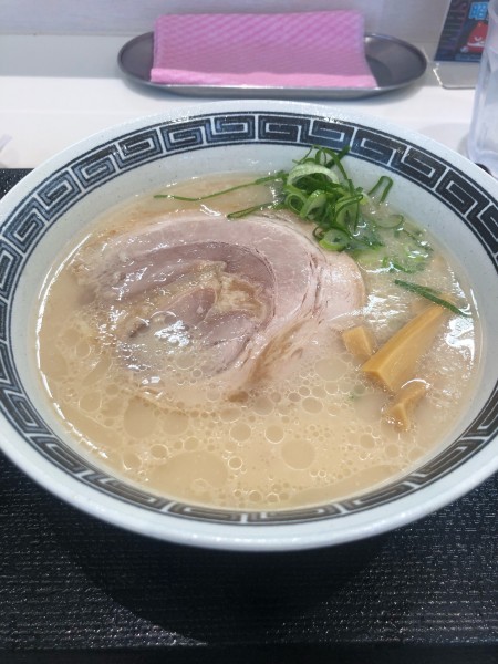 「白豚骨ラーメン」@ごはんどき 昭島店の写真