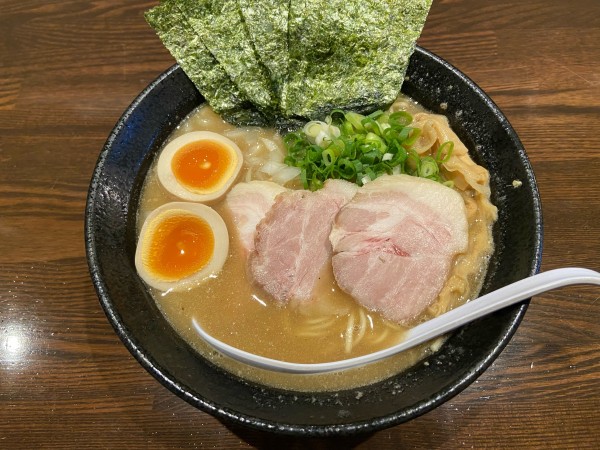 「特製濃厚煮干し中華そば」@煮干し中華そば 麺屋一禾の写真