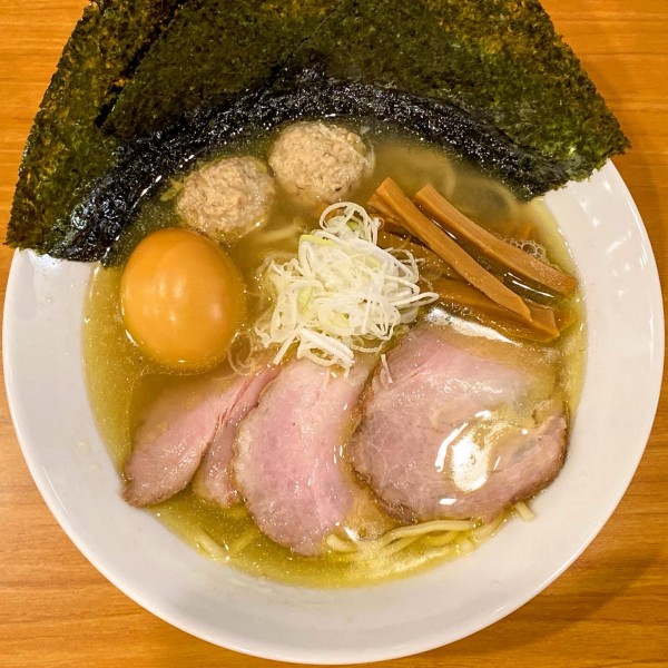 「全部のせ塩らーめん（燻製たまご）¥1,380」@しののめヌードルの写真
