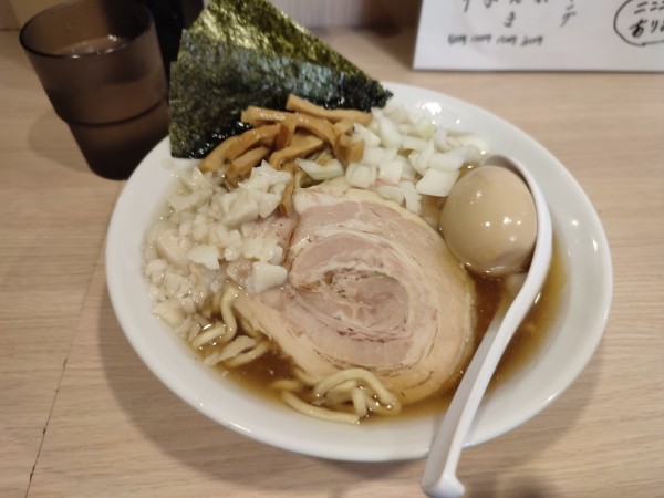 「らーめん＋特製」@自家製麺頃場 別邸の写真