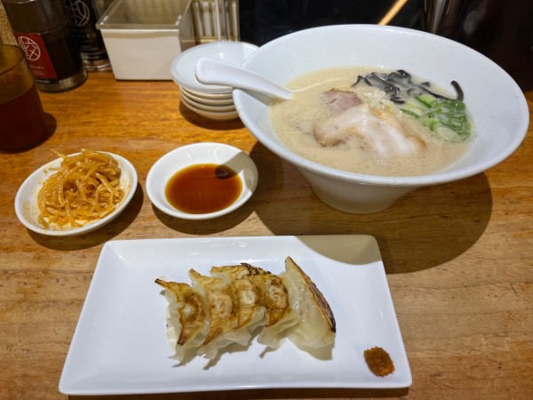 「ラーメン＋餃子」@博多一風堂 銀座店の写真