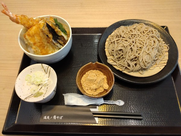 「天丼セット　１４４０円　※」@満天ノ 秀そば 四ツ谷店の写真