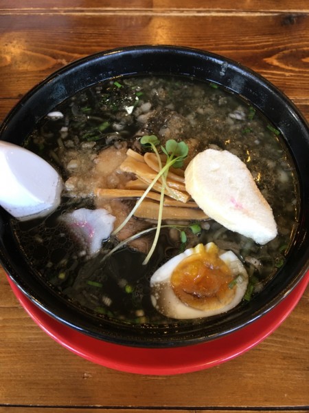 「イカ墨塩ラーメン」@函館麺厨房あじさい 本店の写真