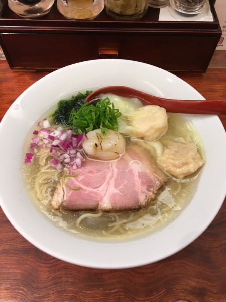 「魚介出汁の冷やし塩そば」@三馬路 東京店の写真