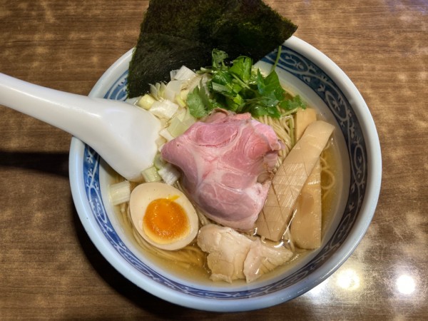 「煮干しそば　白醤油」@寿製麺よしかわ 川越店の写真