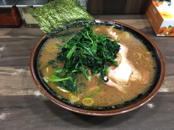 「ラーメン　ほうれん草」@神田ラーメン わいず 神田本店の写真