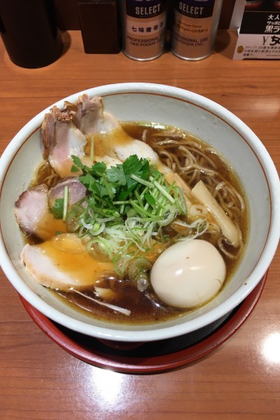 「特製石臼挽き中華そば」@富良野 とみ川 東京ラーメンストリート店の写真