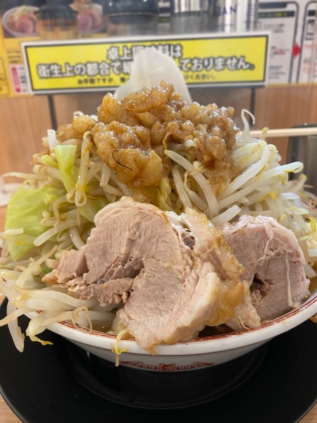 「ラーメン大　ヤサイマシマシアブラニンニク」@豚山 仙台駅前店の写真