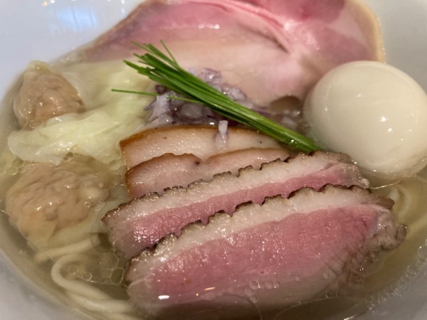 「中華蕎麦(塩)特上」@宍道湖しじみ中華蕎麦 琥珀 池袋店の写真