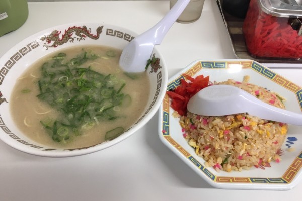 「ラーメン・やきめしセット」@長浜ラーメン リキマルの写真