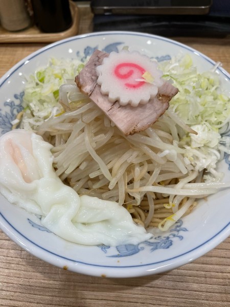 「油そば モヤシ ネギ 半熟卵」@らーめん 高尾の写真