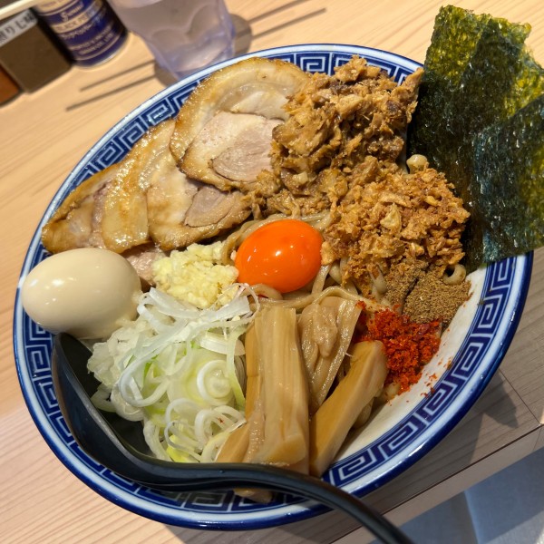 「まぜそば（大）＋特製トッピング」@狼煙 浦和店の写真