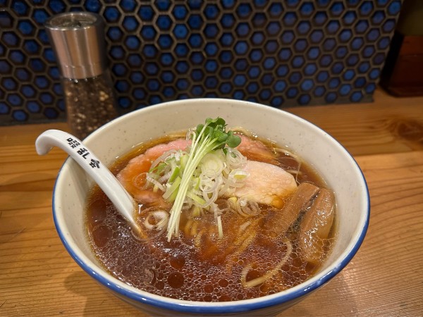 「ザ・正油らーめん」@自家製麺 啜乱会の写真